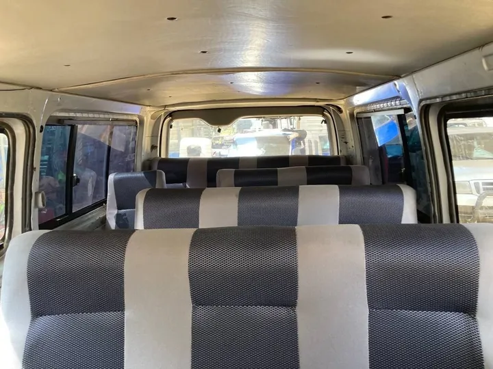 Toyota Hiace 2006 Automatic Van – photo 5