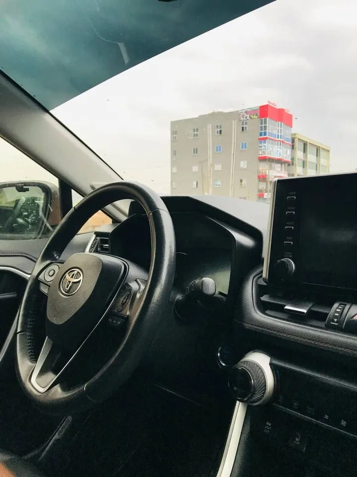 Toyota RAV4 Hybrid 2023 SUV – photo 4