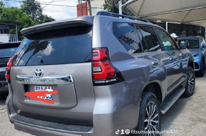 Toyota Land Cruiser Prado 2022 – photo 8