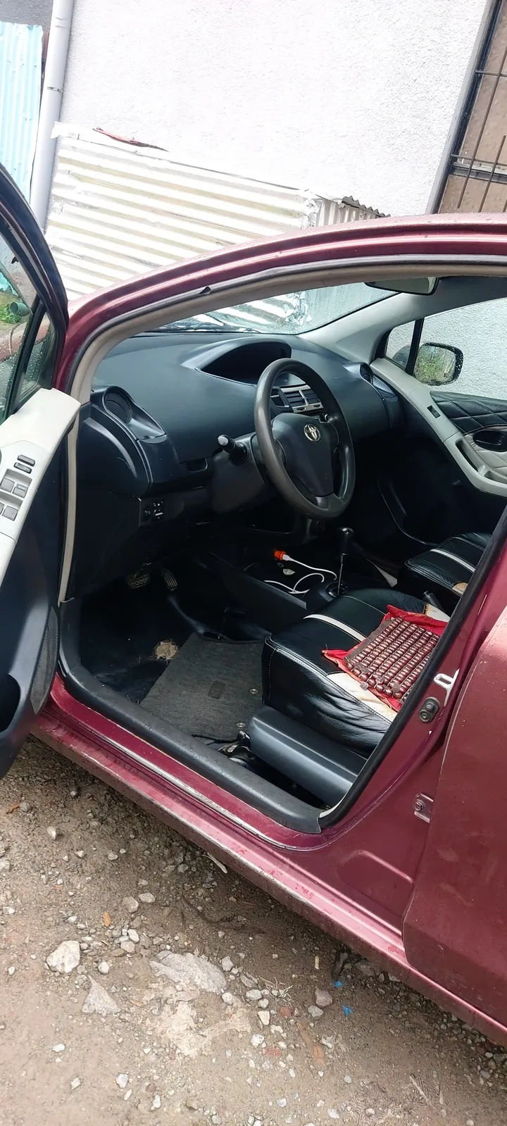 Toyota Yaris Compact 2010 – photo 7