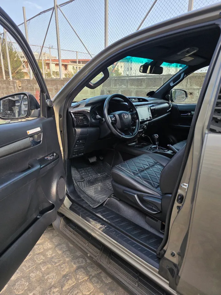 Toyota Hilux Invincible 2021 – photo 4