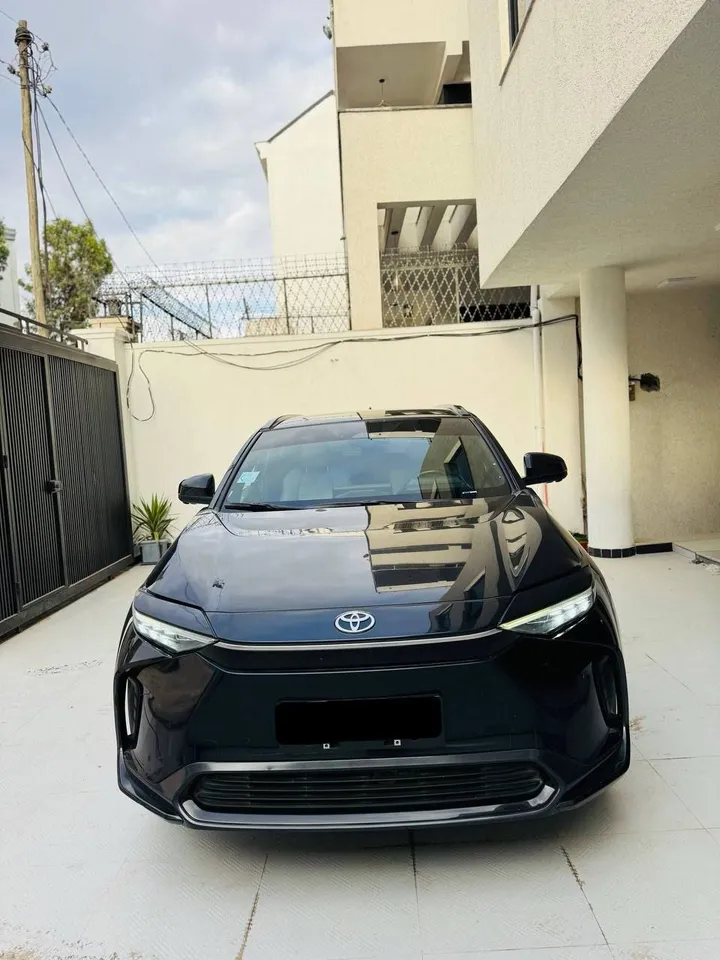 2023 Toyota bZ4X 2WD – photo 5