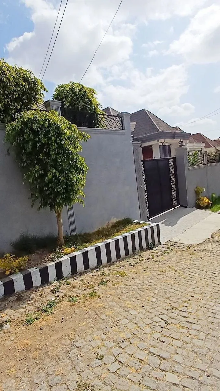 Modern 6-Bedroom Villa House – photo 4