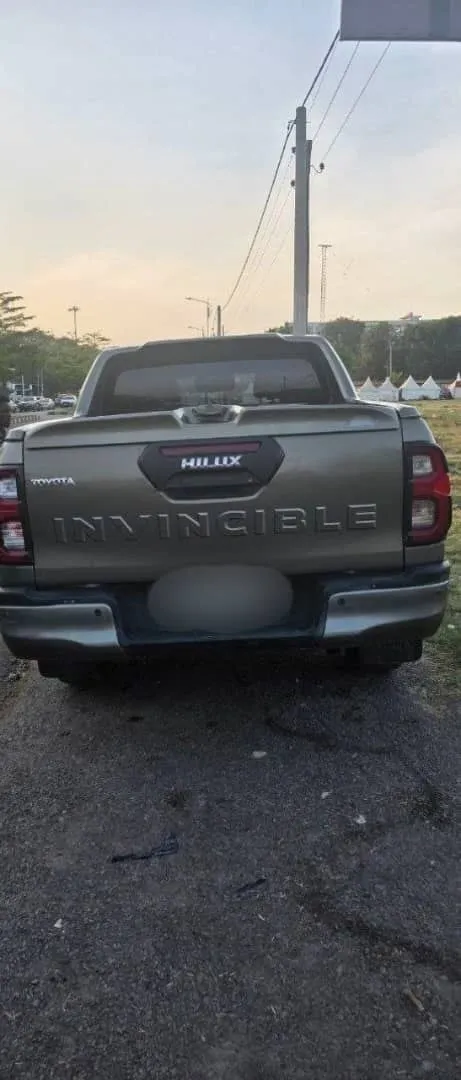 Toyota Hilux Invincible 2021 Pickup – photo 3