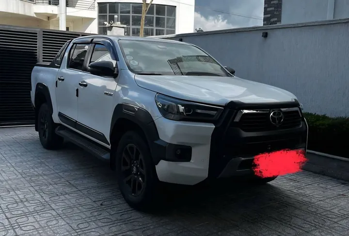 Toyota Hilux Invincible 2022 Pickup – photo 4