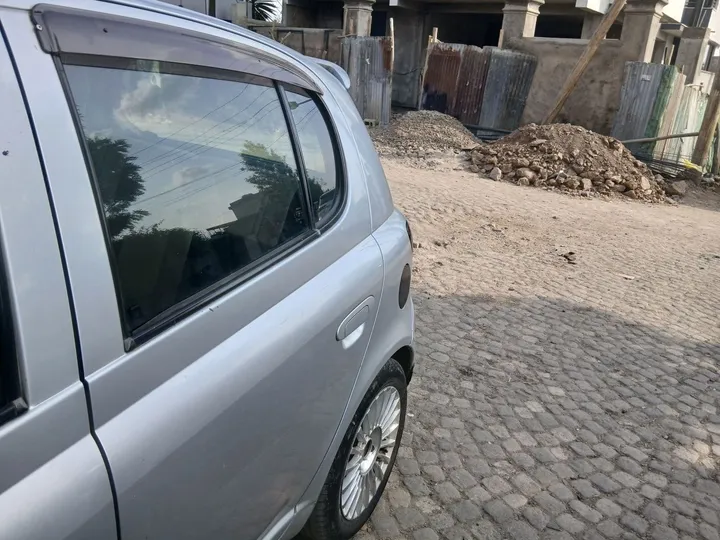 Toyota Vitz 2002 Automatic – photo 4