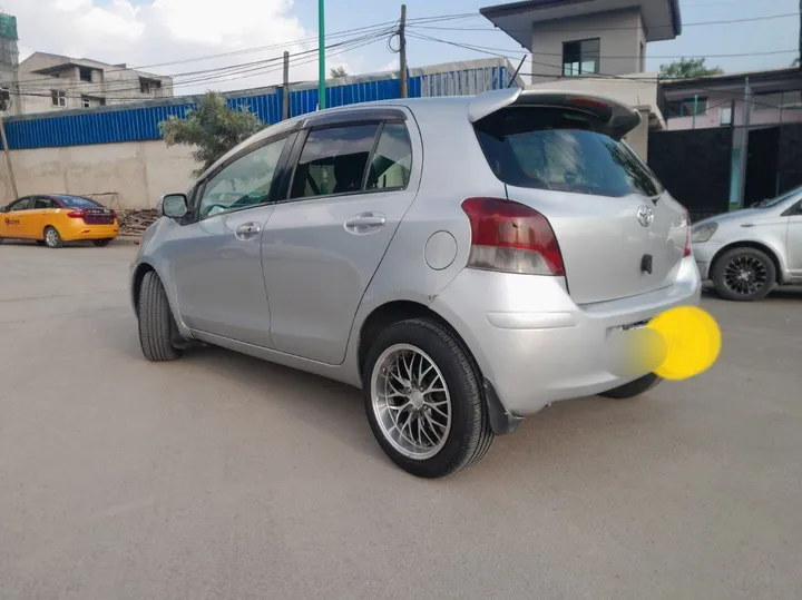 Toyota Yaris Compact 2010 Automatic – photo 5