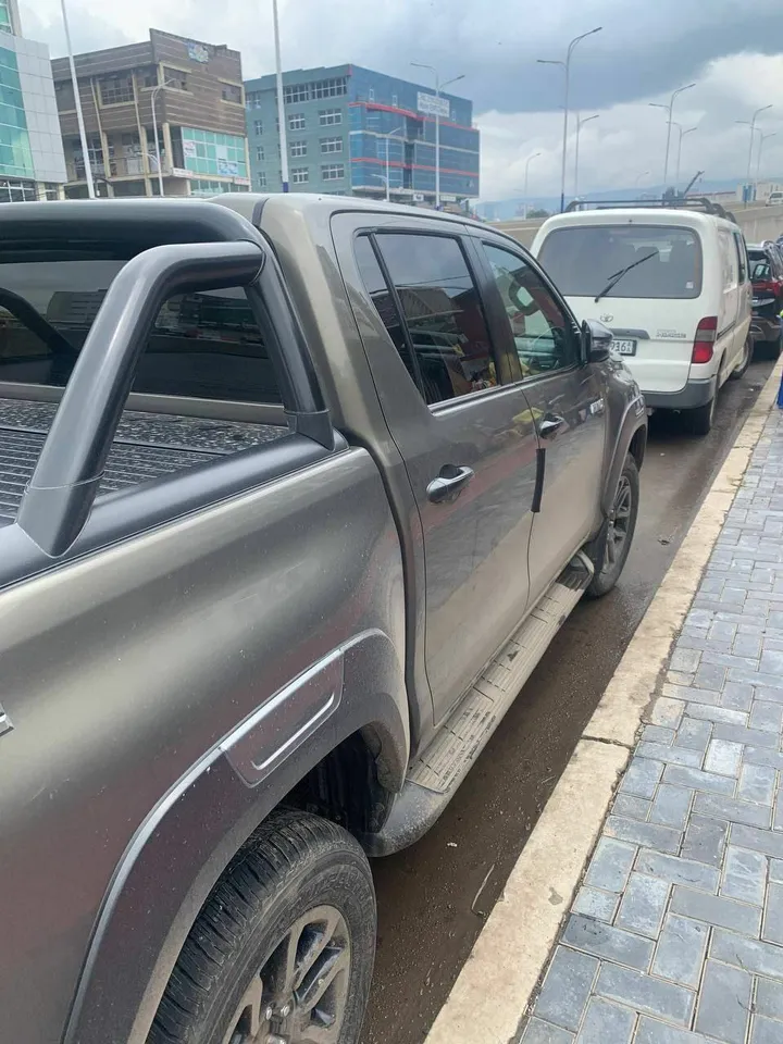 Toyota Hilux Invincible 2021 Double-Cab – photo 5