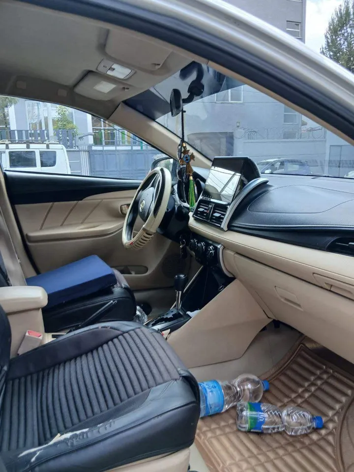 Toyota Yaris Sedan 2014 Automatic – photo 3