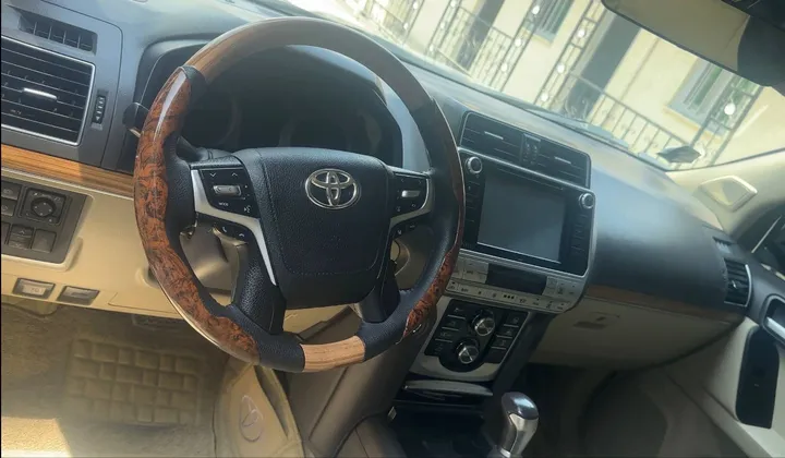 Toyota Prado 2018 2.7L Automatic – photo 3