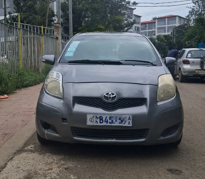 Toyota Yaris Compact 2010 – photo 4