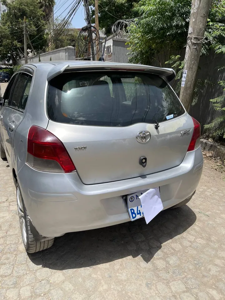 Toyota Yaris Compact 2009 – photo 8