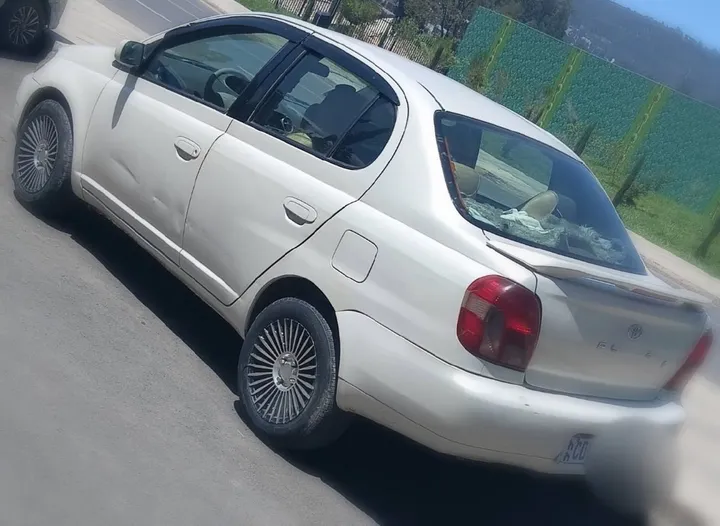 Toyota Platz 2002 Automatic Sedan – photo 4