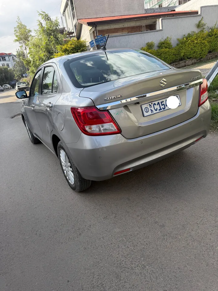 Suzuki Dzire 2022 Automatic – photo 5