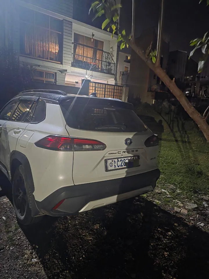 Toyota Corolla Cross 2023 Hybrid – photo 4
