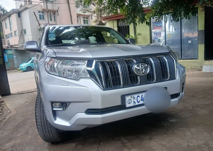 Toyota Prado Automatic SUV – photo 3