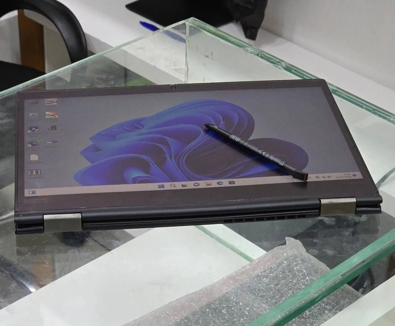 Lenovo ThinkPad Yoga X390 Laptop – photo 5
