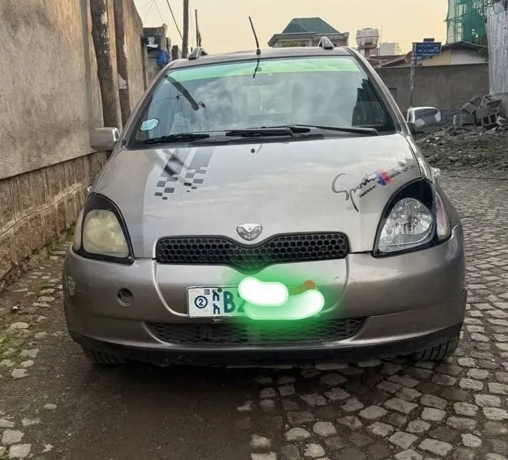 Toyota Vitz 2001 Automatic 1.0L – photo 4