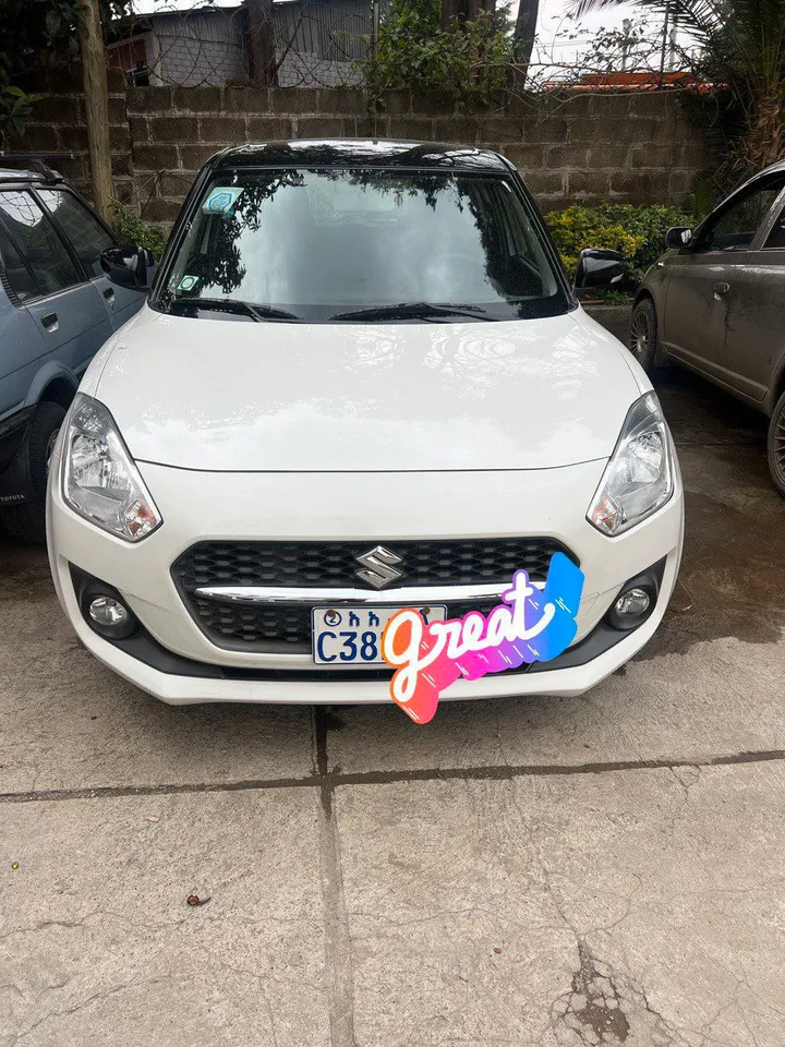 Suzuki Swift 2022 White Black – photo 4
