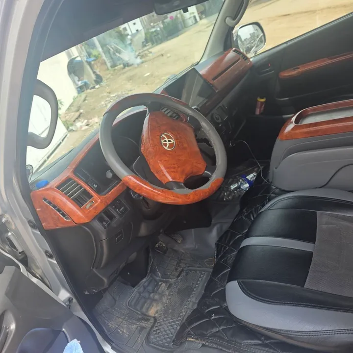 Toyota Hiace 2007 Diesel Automatic – photo 3