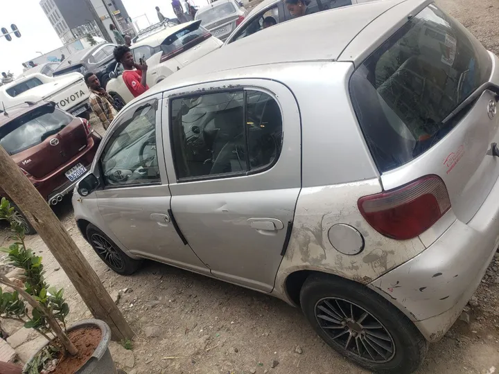 Toyota Vitz 2001 Hatchback – photo 4