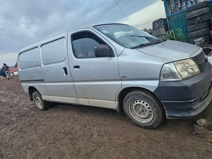 Toyota Hiace D4D Dolphin Van 2009 – photo 4