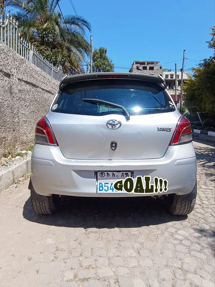 Toyota Yaris Compact 2010 – photo 3