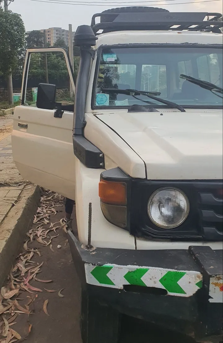 Toyota 1HZ Long Base Ambulance – photo 4