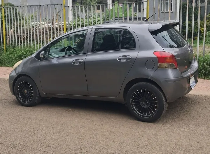 Toyota Yaris Compact 2010 – photo 5