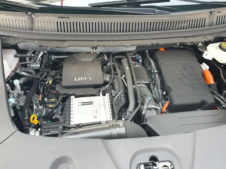 2025 BYD M9 DM-i Flagship MPV – photo 8
