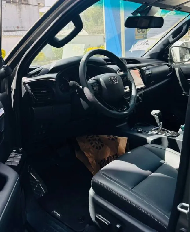 Toyota Hilux Invincible Hybrid 2025 – photo 3
