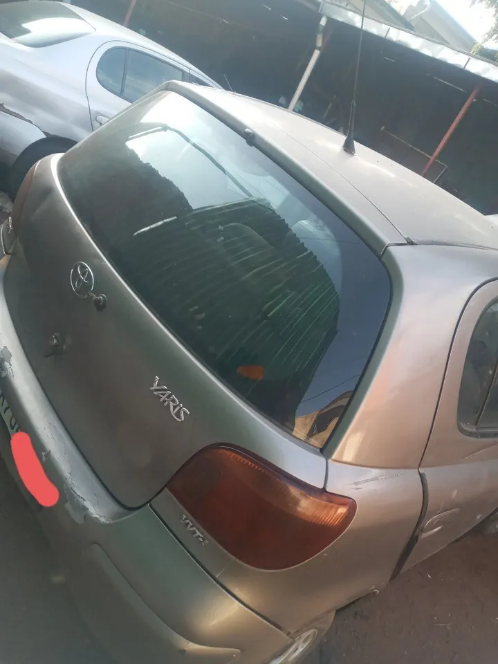 Toyota Vitz Yaris 2003 Manual – photo 3