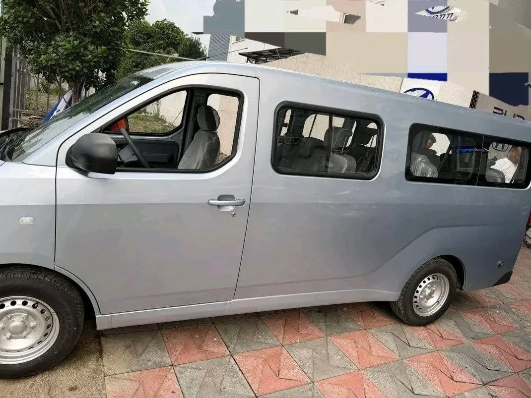 Wuling Yangguang EV Van 14-Seater – photo 3