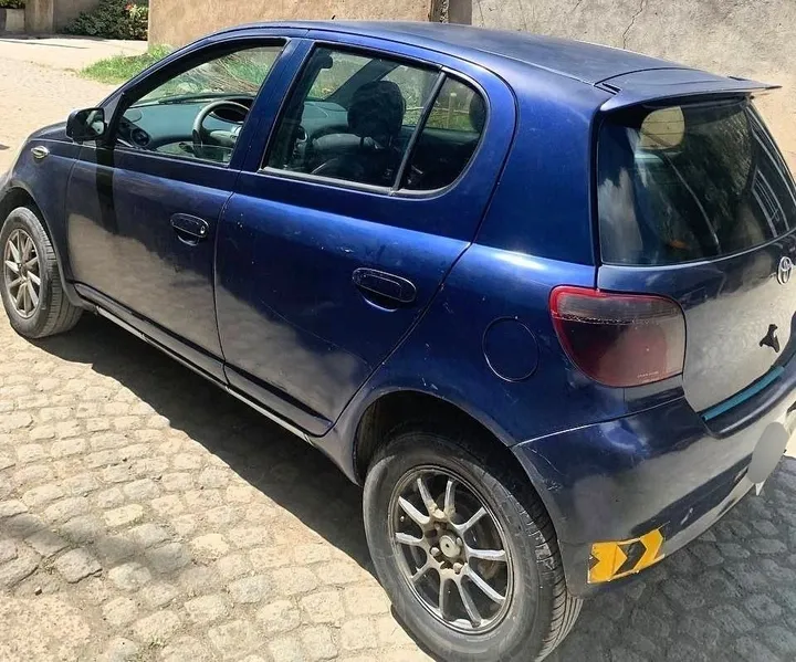 Toyota Vitz Yaris 1.0L Manual – photo 3