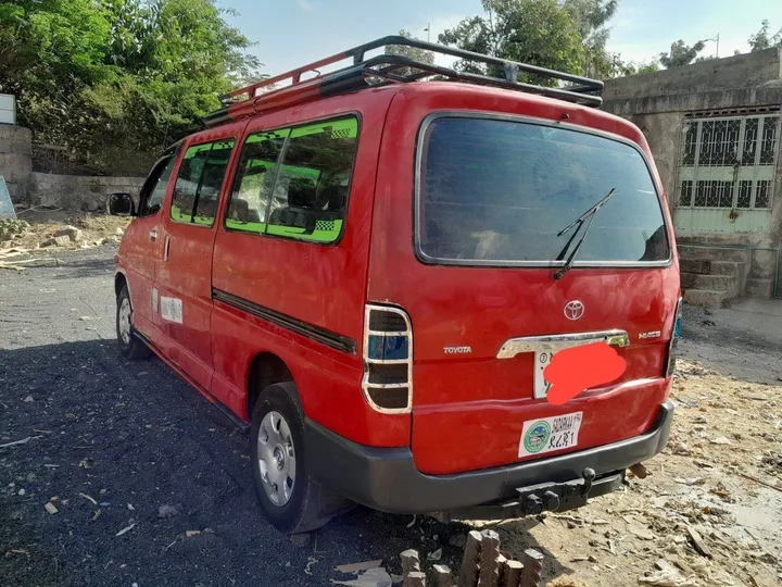 Toyota D4D 2006 Manual Van – photo 6