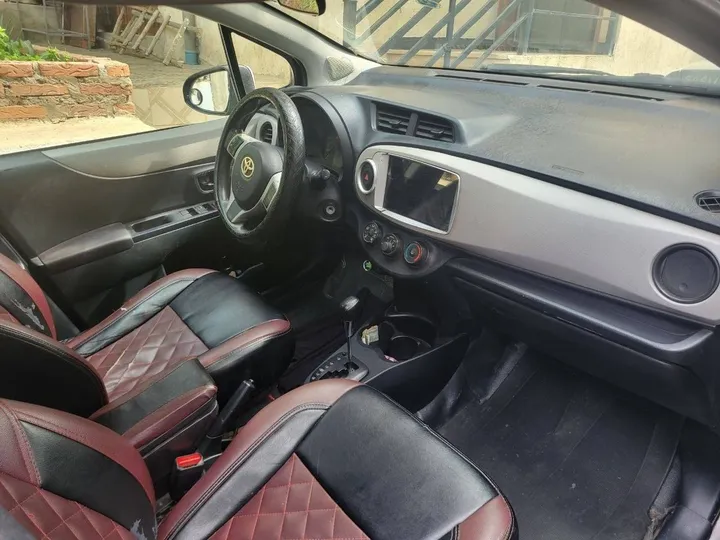 Toyota Yaris Compact 2012 Automatic – photo 7