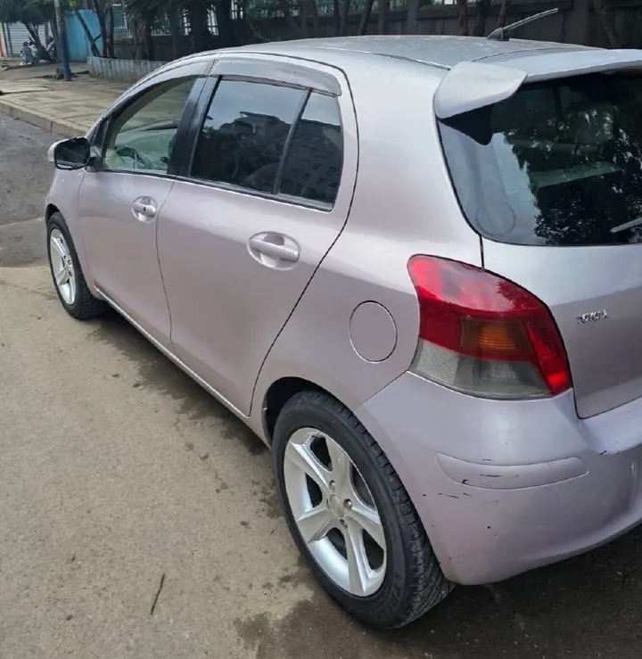 Toyota Yaris Compact 2010 Automatic – photo 4