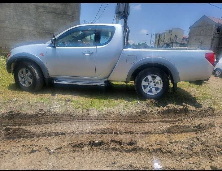 Mitsubishi L200 2007 Diesel Manual – photo 3