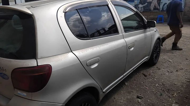 Toyota Vitz 2002 Automatic 1.0L – photo 4