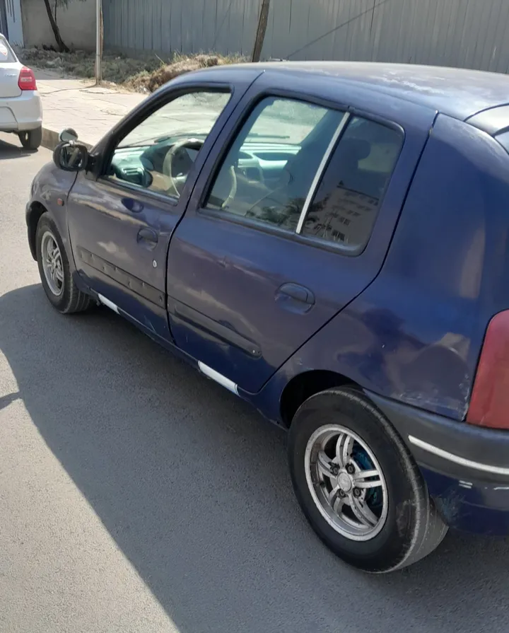 Renault Clio 2001 1.3L Manual – photo 3