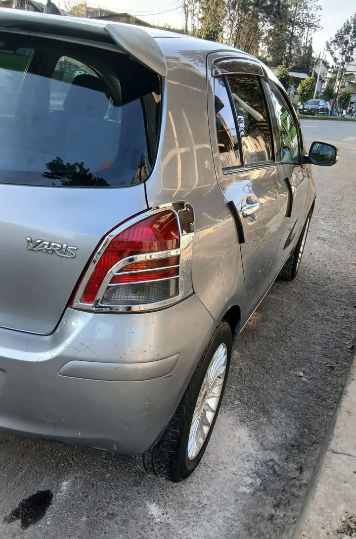 Toyota Yaris Compact Automatic 2008 – photo 3