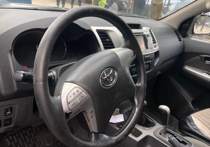 Toyota Hilux 2012 Double-Cab 4WD – photo 3