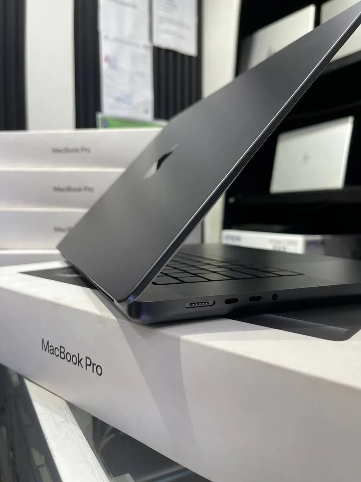 Apple MacBook Pro M4 Max 16-inch – photo 4