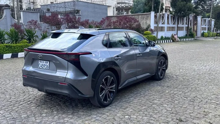 2022 Toyota BZ4X Ultra SUV – photo 4
