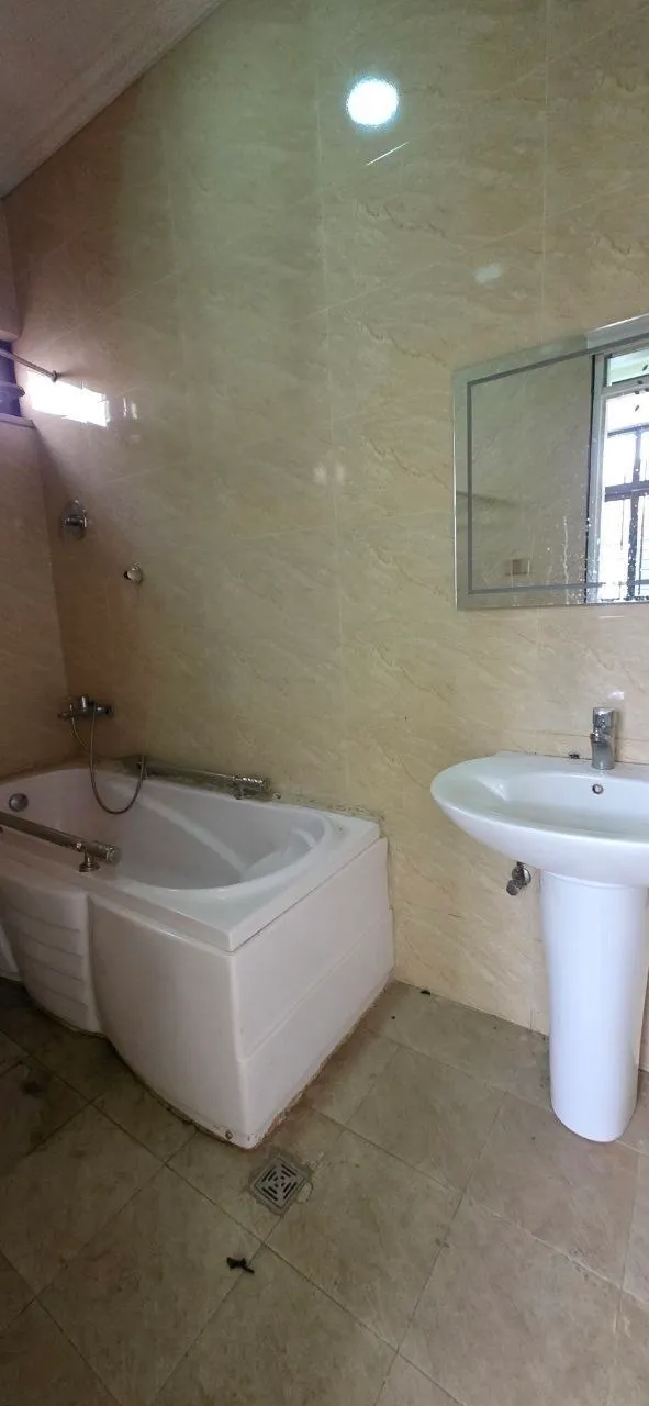 3-Bedroom Villa in Summit – photo 8