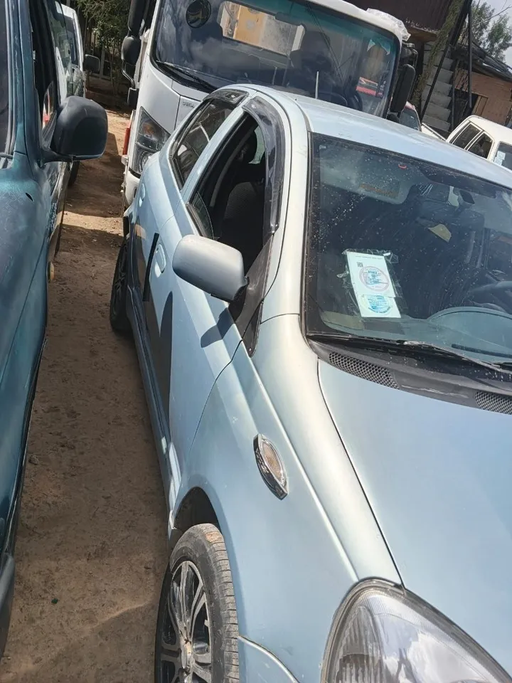 Toyota Vitz 2004 1.0L Automatic – photo 3
