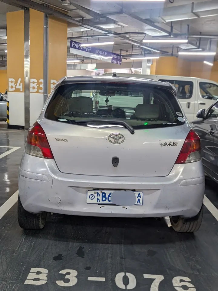Toyota Yaris Compact 2010 – photo 8