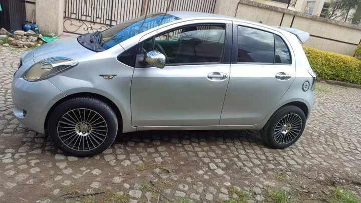 Toyota Yaris Compact 2007 – photo 6