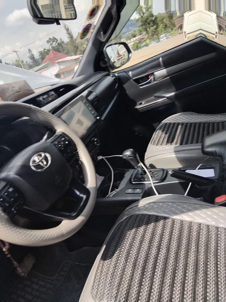 Toyota Hilux Invincible 2021 Diesel – photo 8