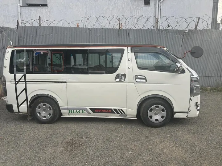2010 Toyota Hiace Van – photo 4